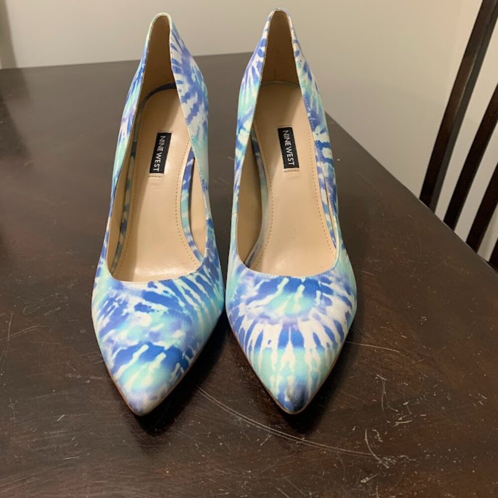 size 12 nine west tatiana blue tie dye suede heels